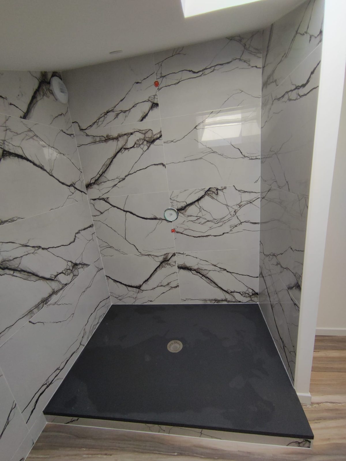 Pose de faïence murale par BC Carré