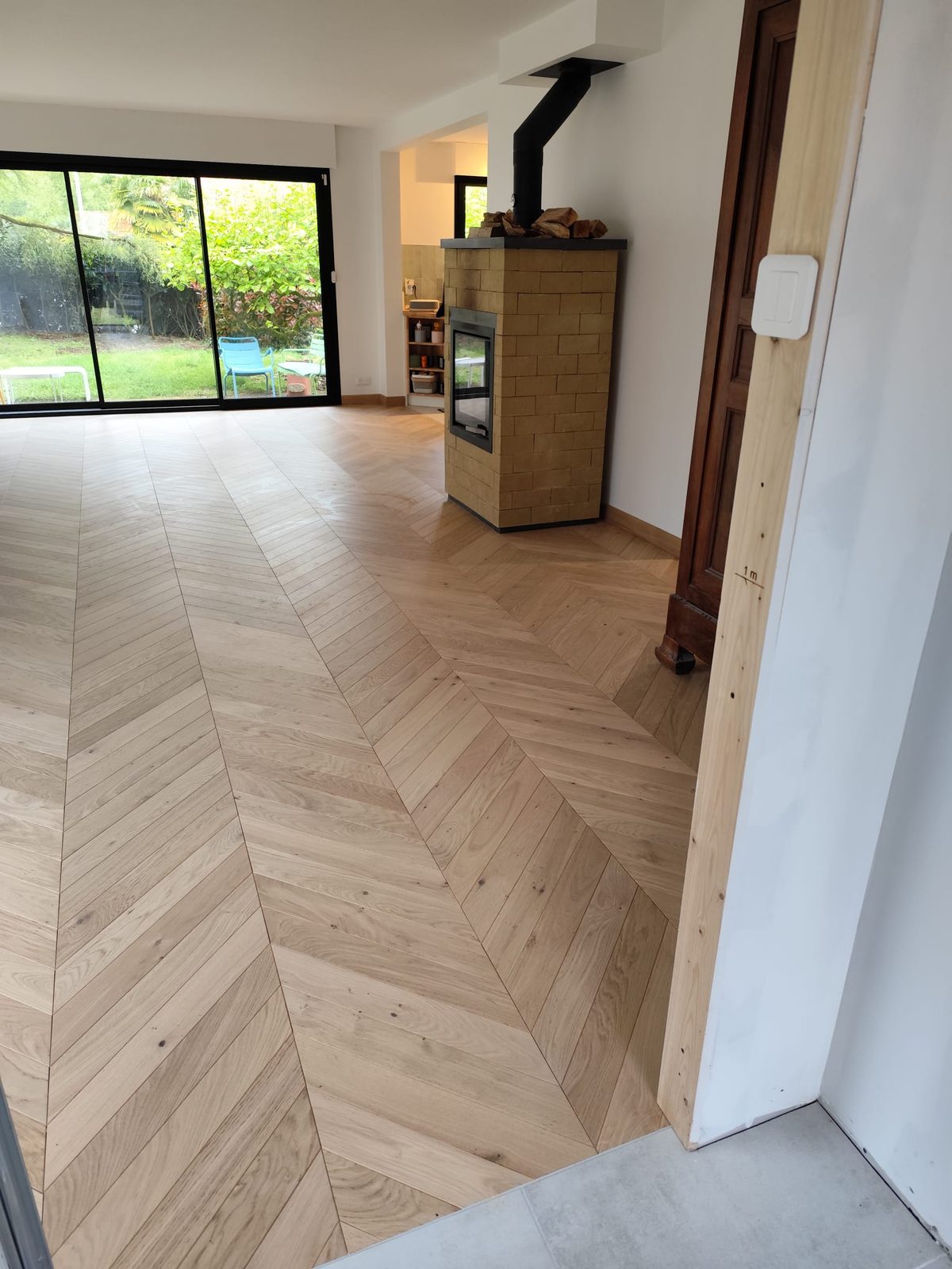 Sol faux parquet chevron salon — BC Carré